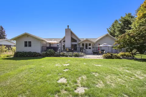 6030 Paw Paw Lake Rd, Coloma, MI 49038