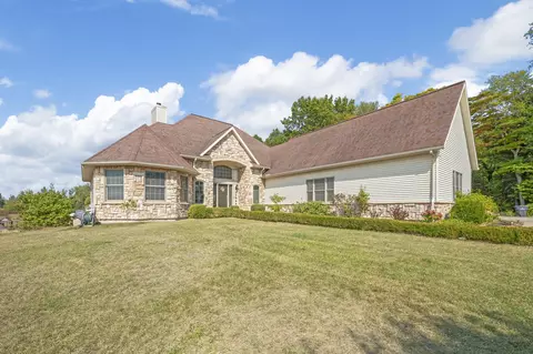77544 38th Ave, Covert, MI 49043