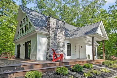 4150 Comanche Trl, Michiana, MI 49117