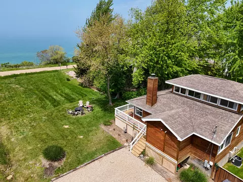 643 Lakeshore Dr, Casco, MI 49090