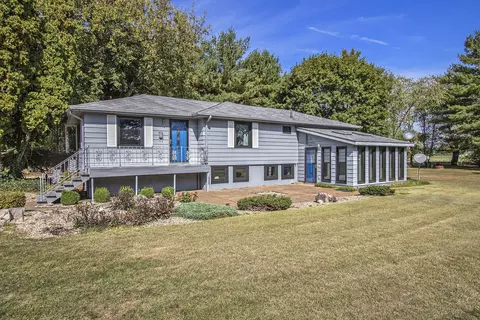 5869 River Rd, Sodus, MI 49126