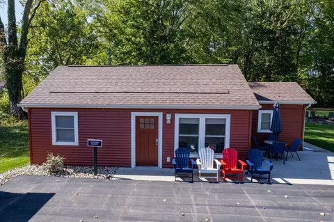 5568 Paw Paw Lake Rd, Coloma, MI 49038