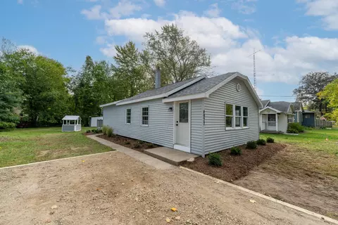 4977 Woodward Ave, Coloma, MI 49038