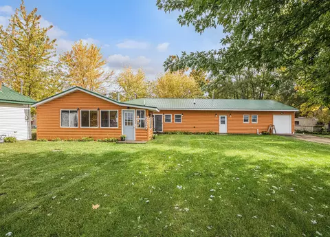 53027 Twin Lakes Rd, Wayne, MI 49047