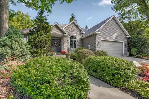 1395 Summerwood Dr, South Haven, MI 49090