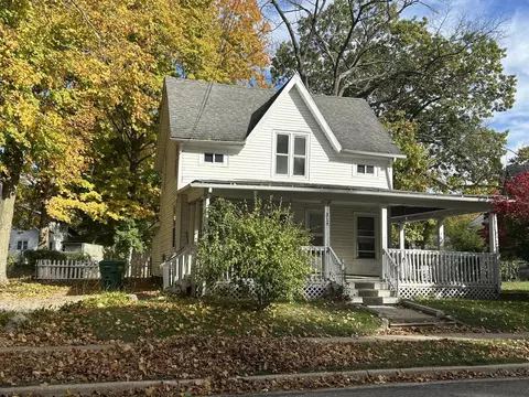 319 S 5th St, Niles, MI 49120