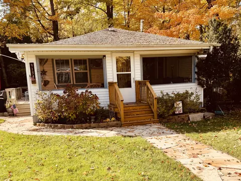 9134 Leo Ln, Chikaming, MI 49116