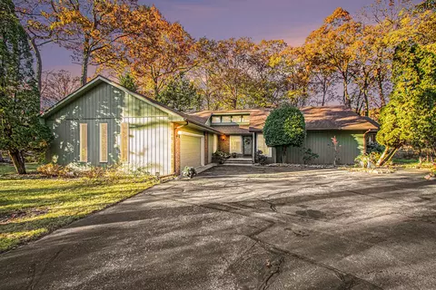 46308 Royal Ave, Grand Beach, MI 49117