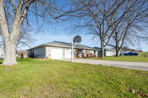 61756177 Aubill Dr, Eau Claire, MI 49111