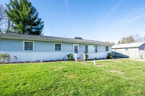 4568 Wil-o-paw Dr, Coloma, MI 49038