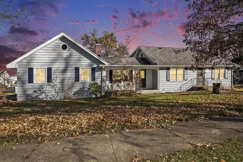 202 Moccasin St, Buchanan, MI 49107