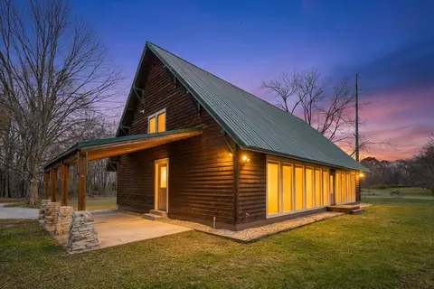 426 Elizabeth St, Buchanan, MI 49107
