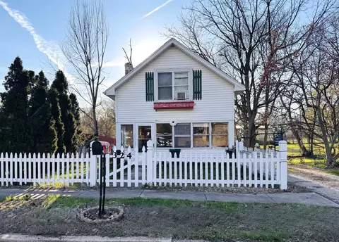 324 S 15th St, Niles, MI 49120