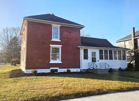 616 Magnolia St, Three Oaks, MI 49128