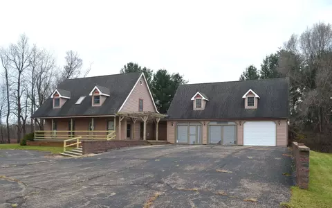 61881 36th Ave, Bangor, MI 49013