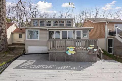 68430 Dailey Rd, Ontwa, MI 49112