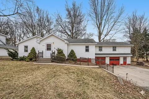 2854 Oak St, Stevensville, MI 49127