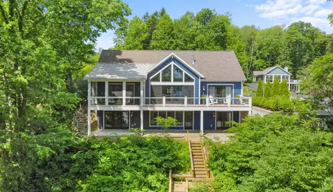 11087 Lake Shore Dr, Oronoko, MI 49103