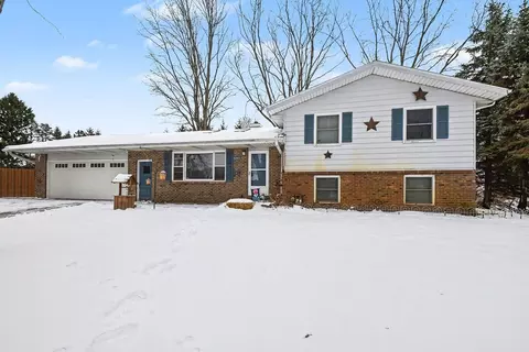 8203 Verlynda Dr, Watervliet, MI 49098