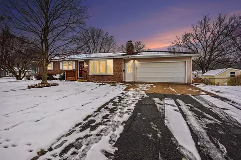 8539 Dolphin St, Portage, MI 49024