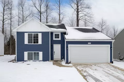 72268 Beacon Ct, South Haven, MI 49090