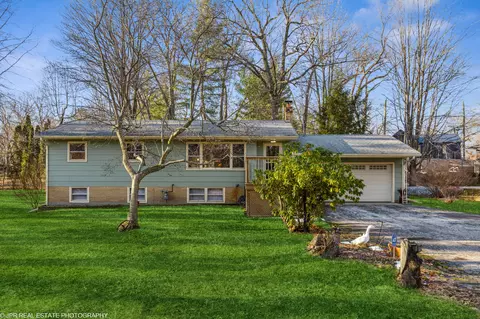 18810 Parkview Dr, New Buffalo, MI 49117