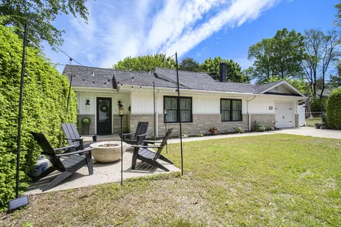 121 S Barker St, New Buffalo, MI 49117