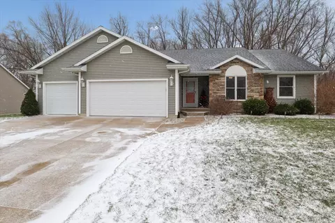 2402 Crest Haven Blvd, Oronoko, MI 49103