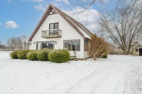 17383 S Basswood Rd, Three Oaks, MI 49128
