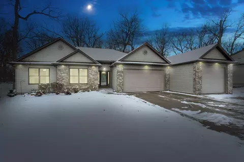 68640 Christiana Lake Rd, Ontwa, MI 49112