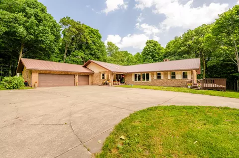 4047 Wildon Ct, Buchanan, MI 49107