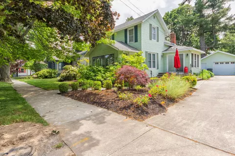 318 Superior St, South Haven, MI 49090