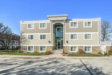 225 N Shore Dr UNIT SOUTH, South Haven, MI 49090
