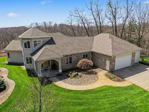 13927 Carter Lake St, Porter, MI 49061