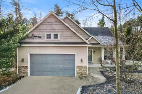 6834 Sherwood Trl, Saugatuck, MI 49408