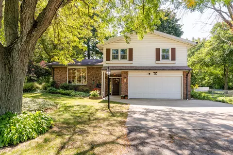 6582 Ryno Rd, Coloma, MI 49038