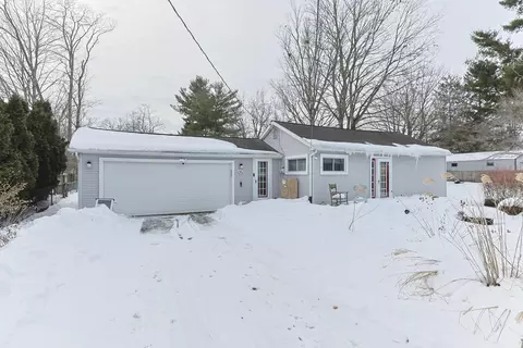 2582 Bartak St, Howard, MI 49120