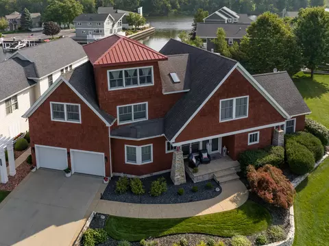 2491 Bay Pointe Dr, St. Joseph, MI 49085