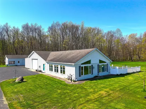 31643 Frost St, Pokagon, MI 49047