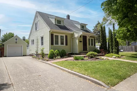 314 Van Buren St, South Haven, MI 49090