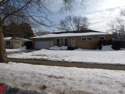 415 Remus Dr, Buchanan, MI 49107