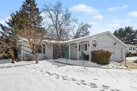 7141 Carlsbrook Ln, Portage, MI 49024