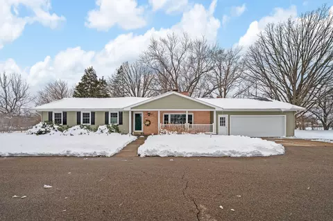 904 Iroquois Trl, Niles, MI 49120