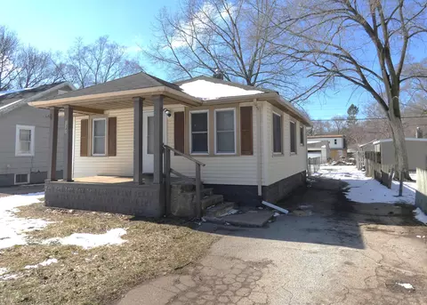 1342 Monroe St, Benton, MI 49022