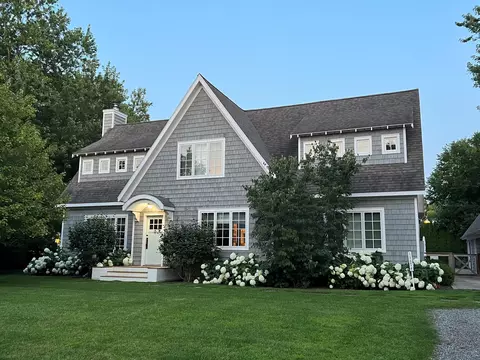 11674 Riviera Dr, New Buffalo, MI 49117