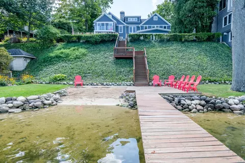 7881 Lakewood Dr, Coloma, MI 49038