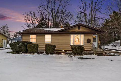 331 E Parsons Ave, Watervliet, MI 49098