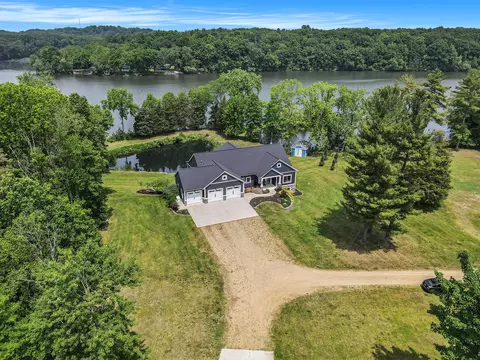 3589 Shoreline Dr, Allegan, MI 49010