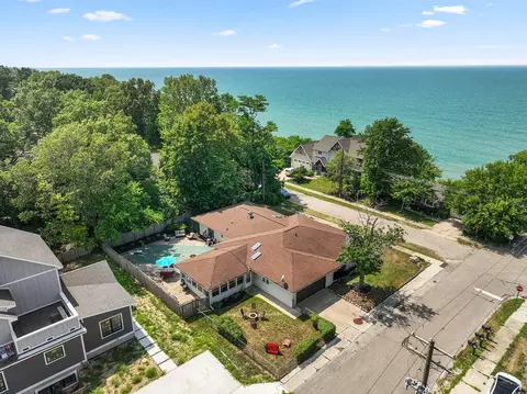 1501 Shore Dr, New Buffalo, MI 49117