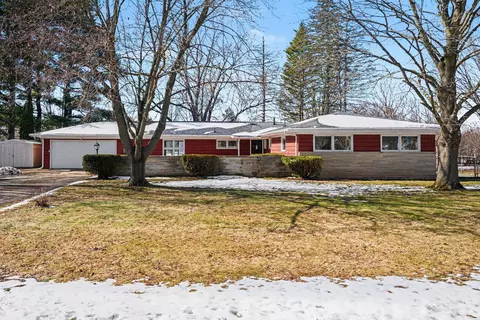 16172 Brookwood Dr, Buchanan, MI 49107